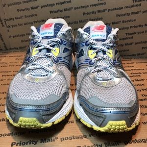 NEW BALANCE 680 V2 Running Shoes Women's Size 8 NEW BALANCE 680 V2 Running Shoes Women's Size 8